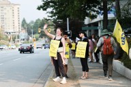 B.C. public service workers calling for '90's music, not 90's wages'