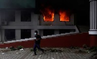 Horror en Nepal: quemaron viva a la esposa de un exprimer ministro durante un estallido social