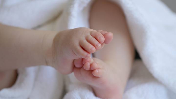 La natalidad, en mínimo histórico: las familias invierten casi 336.000 euros en un hijo de los 0 a los 18 años