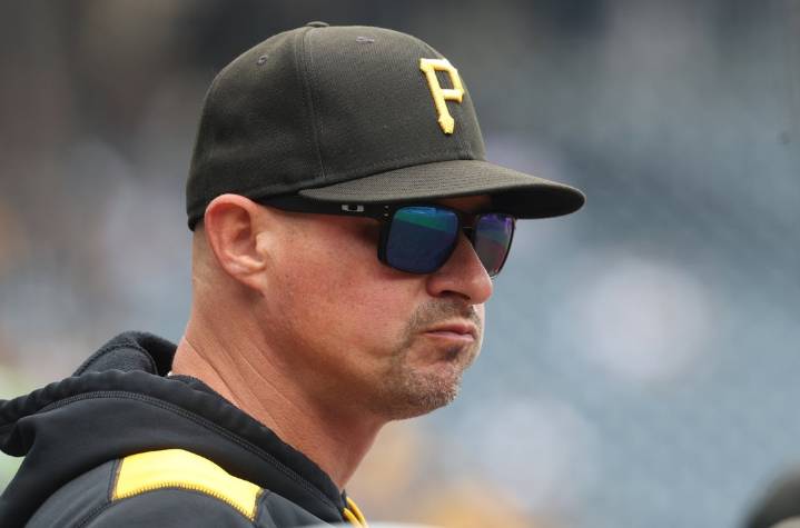 Deadspin | Pirates remove interim tag from manager Don Kelly