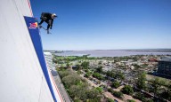 Video: Así se Vio Cómo Skater Rompe Récord desde Altura de casi 90 Metros