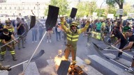 Los trabajadores forestales salen a las calles de León para reclamar un dispositivo 100% público y durante todo el año