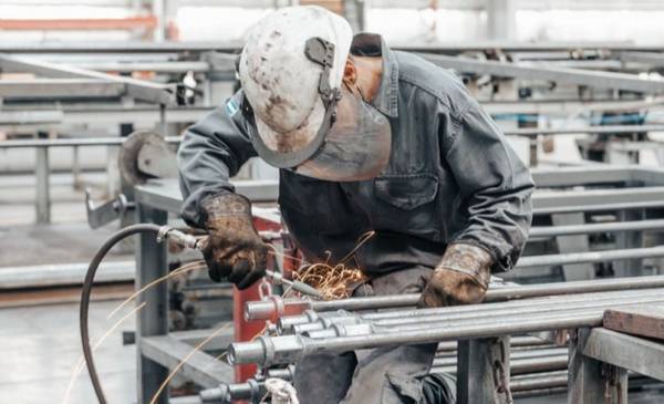 La actividad económica sigue planchada: cayó en comparación a junio