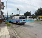 Ebrio al volante choca local, embiste ambulancia y huye