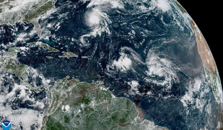 El huracán Gabrielle alcanza la categoría 3 al sur de Bermudas y provoca marejadas en EEUU