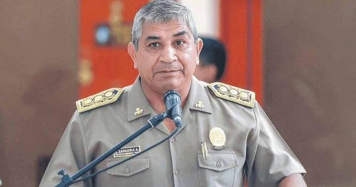 Comandante general de la PNP, Víctor Zanabria, es suspendido 18 meses por caso ‘Policías albañiles’
