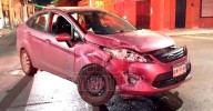 Provoca accidente y huye abandonando vehículo en Nuevo Laredo