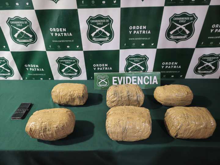 Arica: Allanamiento termina con un extranjero detenido y kilos de droga incautada
