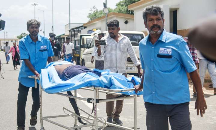 Tragedia en mitin político en India: decenas de muertos y heridos tras estampida