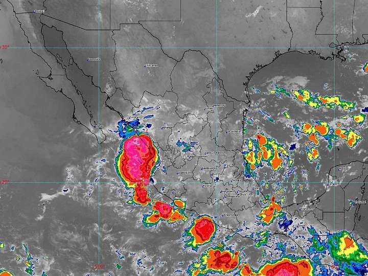 Alertan por posible desarrollo de ciclón 'Mario' en costas de México
