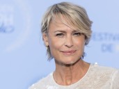 La actriz Robin Wright se arrepiente de no haber sido una madre más dura: “No tuvieron un punto intermedio y era lo que necesitaban”