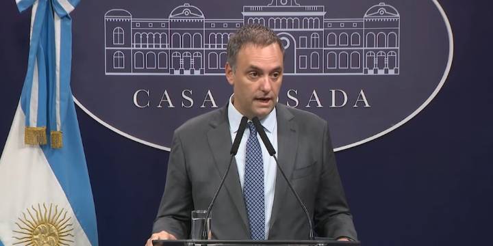 Adorni arremetió contra Kicillof por la expropiación de YPF: “Es penoso verlo decir que no se arrepiente”