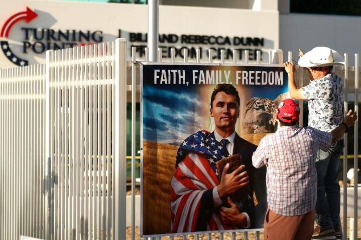 Trump elogia al «gigante» conservador asesinado Charlie Kirk en gran evento conmemorativo