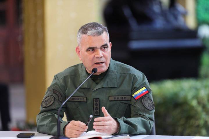 Padrino López acusa a EEUU de “sembrar un conflicto” en Venezuela tras despliegue militar estadounidense en aguas del Caribe