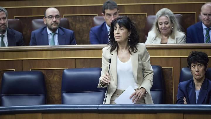 Un sector de feministas del PSOE pide la dimisión de Ana Redondo por las pulseras