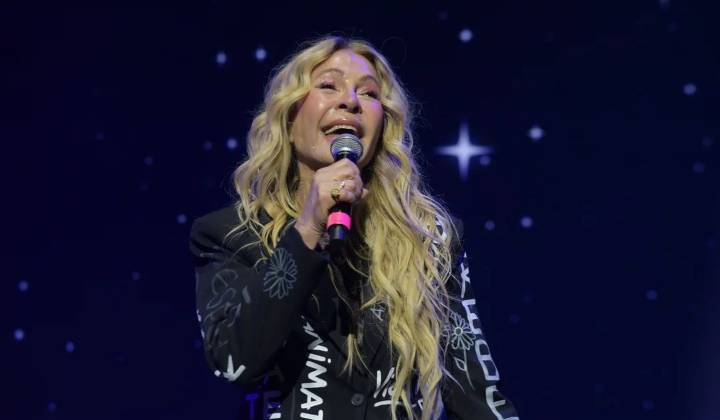 Cris Morena reapareció en público y le dedicó el show de Erreway a Romina y a su nieta Mila