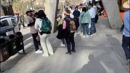 Cusco: decenas de turistas locales y extranjeros varados tras suspensión de trenes a Machu Picchu [VIDEO]