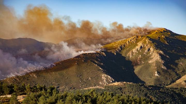 El incendio de Guadalajara se estabiliza con 3.000 hectáreas quemadas y entre quejas por la falta de medios