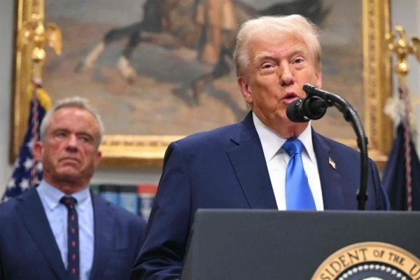 Promueve Trump vínculos no probados entre Tylenol y autismo