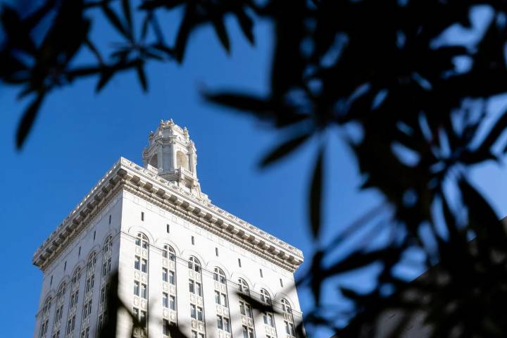 Could Oakland’s anti-ICE law derail the City Hall security contract?