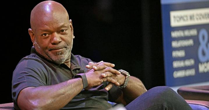 'Ready to Rescue:' Pro football legend brings life-saving opioid overdose education to LSU