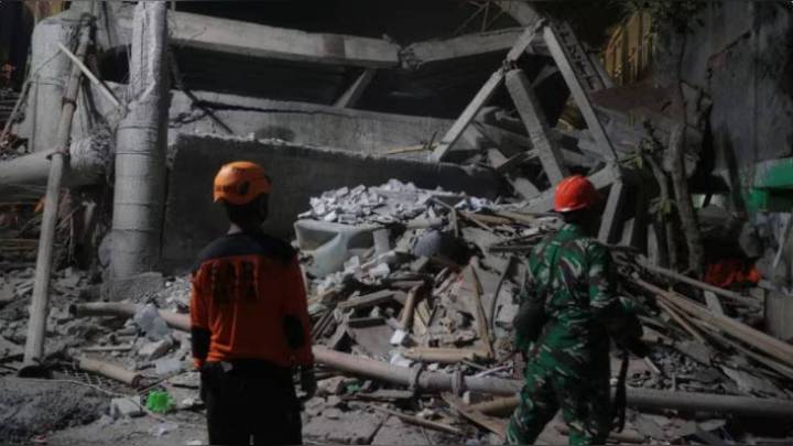 Indonesian Boarding School Building Collapses On Students: One dead World News