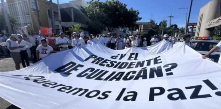 Marchan en Culiacán contra escalada de violencia en la entidad