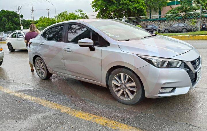 Accidente leve frente a la clínica del Seguro Social