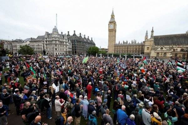 Miles de personas marchan en Londres contra la visita de Donald Trump