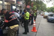 Se acabó el jueguito: mototaxista que tape la placa en Santa Marta queda ‘fichao’ para la Fiscalía