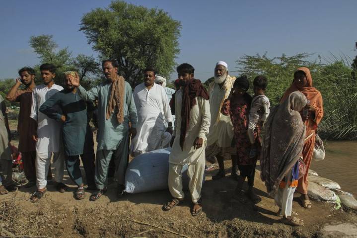 Floodwaters begin receding in a major Pakistani city but nearby towns face evacuations