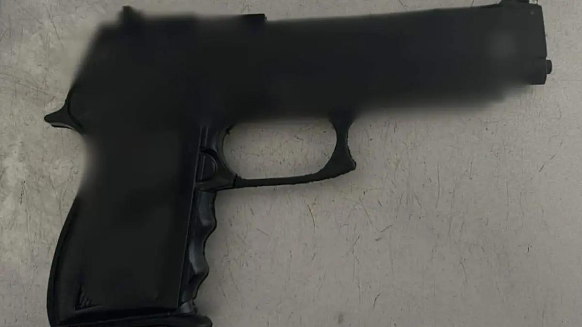 Tepeji: Detienen a dos hombres, portaban arma de juguete