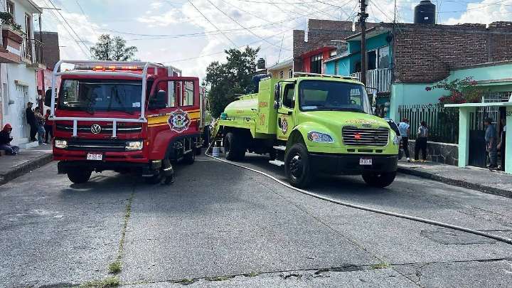 Hombre se intoxica por humo durante incendio en la colonia Obrera