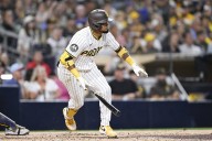 Deadspin | MLB roundup: Padres clinch playoff spot with walk-off win in 11th