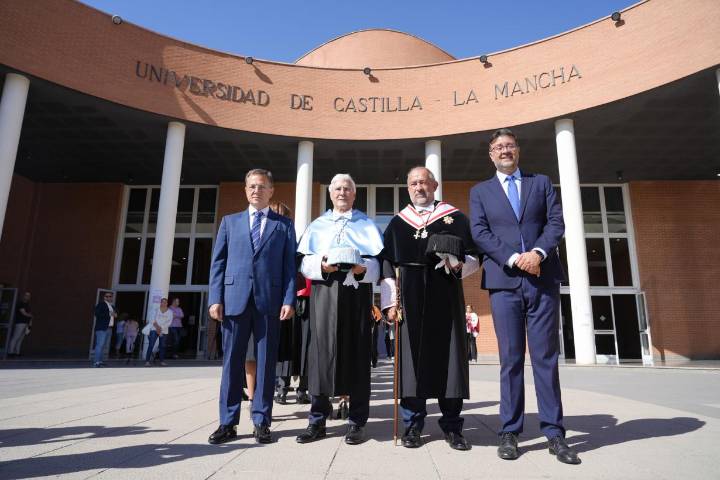 Castilla-La Mancha Inaugura el Curso Académico en la UCLM Destacando su Crecimiento y Proyección Internacional