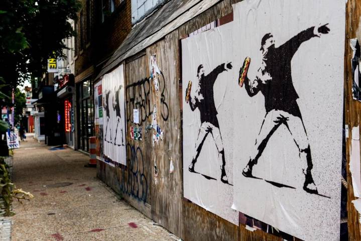 Man who hurled sandwich at federal agent pleads not guilty to assault