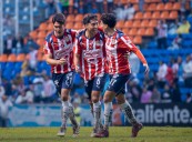 En cancha deplorable del estadio Cuauhtémoc, Chivas vence al Puebla
