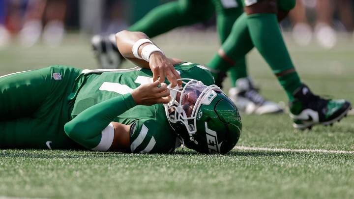 Jets' Justin Fields suffers concussion as Jets fall flat vs. Bills