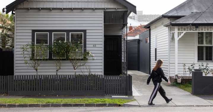 RBA holds rates and dashes hopes of quick cuts