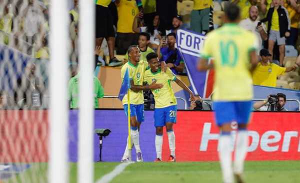 Brasil goleó 3-0 a Chile y escaló hasta la segunda posición, a 10 puntos de Argentina