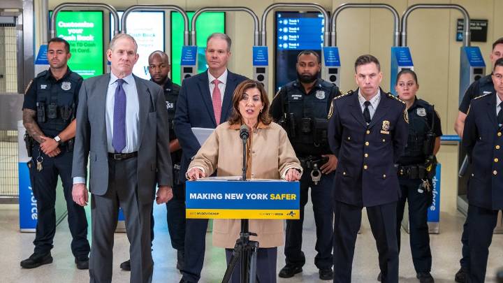 Hochul touts drop in major subway crime