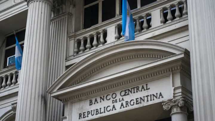 El Banco Central desembolsó USD 678 millones en el mercado para contener al dólar