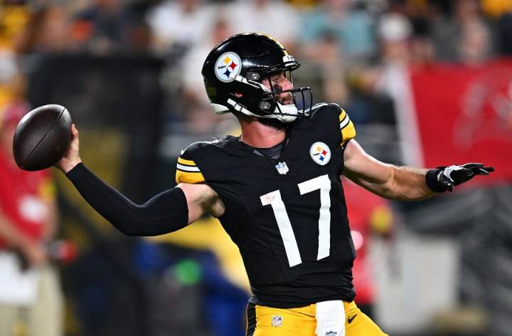 Steelers backup quarterback Skylar Thompson reportedly jumped and robbed while in Ireland ahead of Vikings matchup