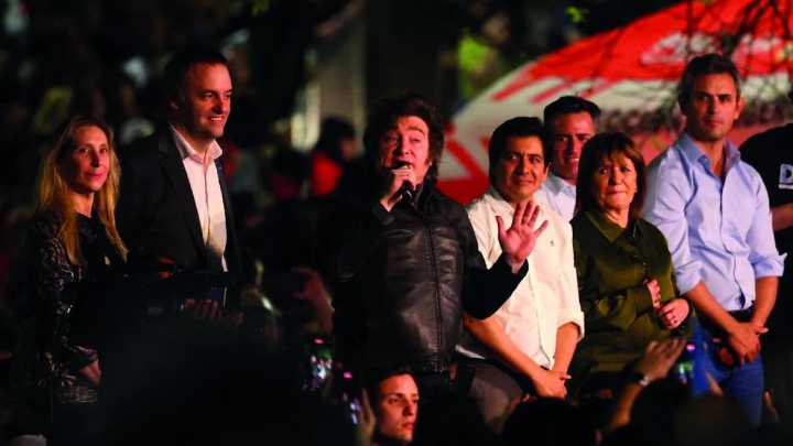 Milei lanza a sus ministros a hacer campaña y visitará dos provincias clave para las elecciones