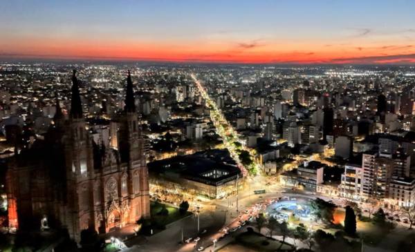 Viernes ventoso y nublado, y avanza la ciclogénesis hacia La Plata: para cuándo se espera lo peor de la tormenta