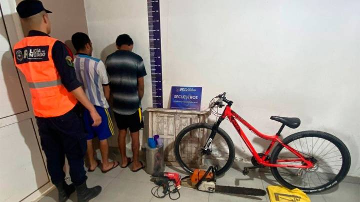 Operativo en La Banda: atraparon a dos delincuentes y secuestraron una gran cantidad…