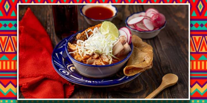 Así se prepara el pozole rojo más rico y fácil de todos