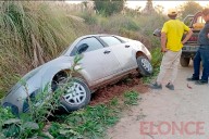 Un hombre de 90 años despistó y volcó con su auto en calle Francia de Paraná