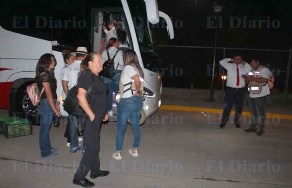 Video.- Salen camiones de Chihuahua a Juárez para visita de Claudia