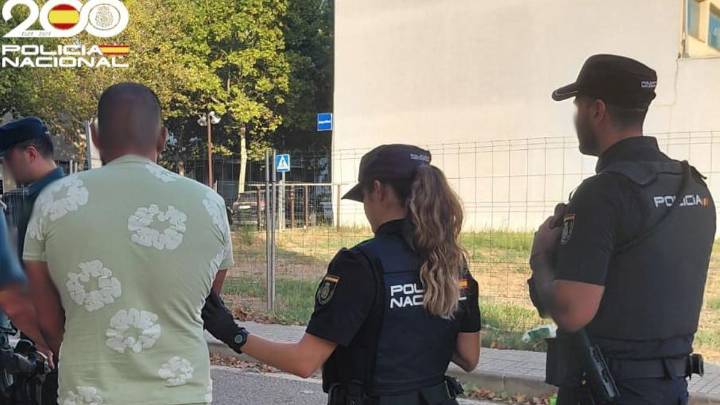 Detenido en Manacor por encadenar a su pareja y obligarla a que le diera un coche y una casa